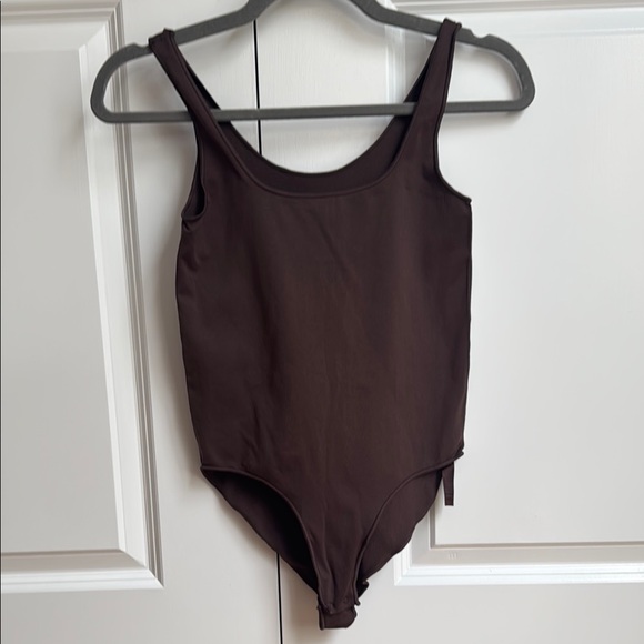 SKIMS Tops - SKIMS Cool Brown Bodysuit S/M